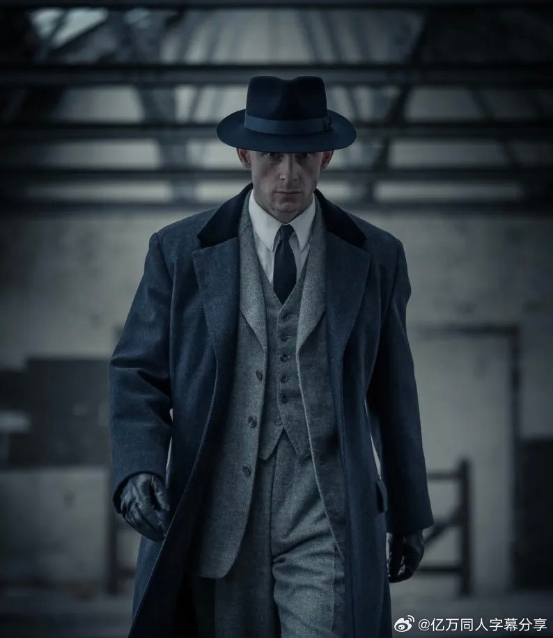 亿万同人字幕组  抢先看《浴血黑帮》续集剧集。杰米·贝尔将接替杜克·谢尔比一角。