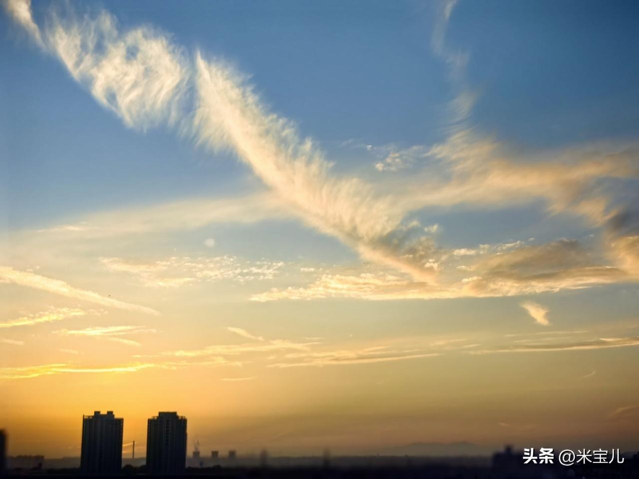 睡不着真要命，
睡不着的感觉比死都难受，
谁来拯救一下我的失眠。
由于睡不着，