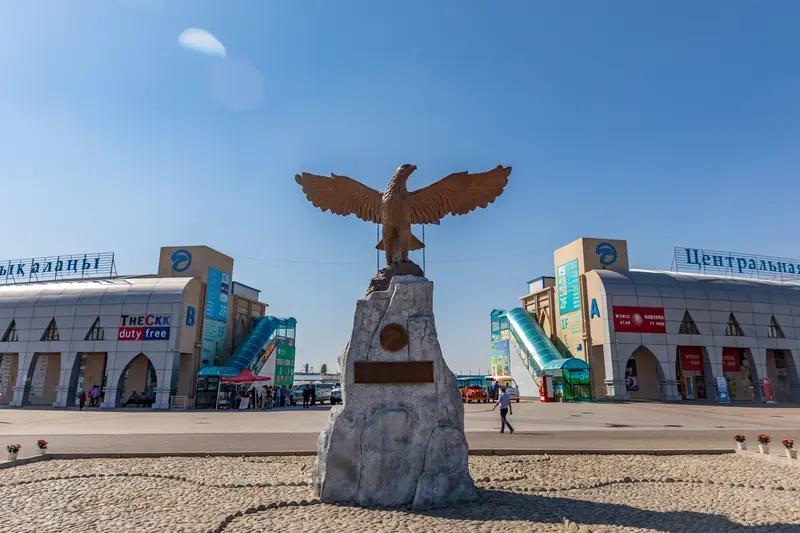 全球油价再添一大利空！黑海港口连遭袭击，哈萨克斯坦被迫减产原油冲击南欧供油
 