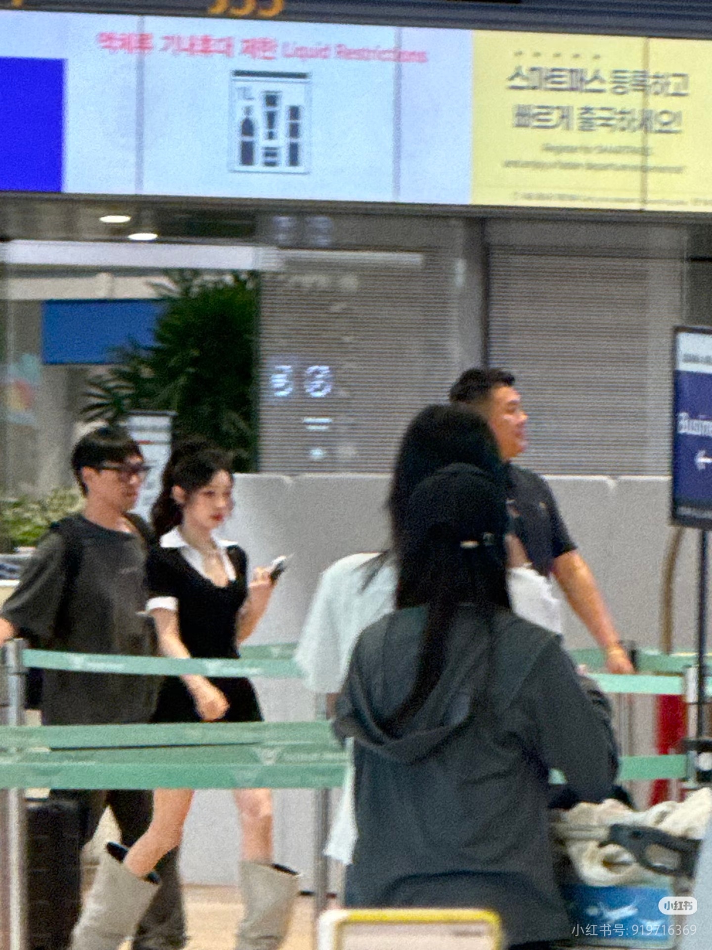 宋雨琦你再瘦下去鞋子都穿不稳了 