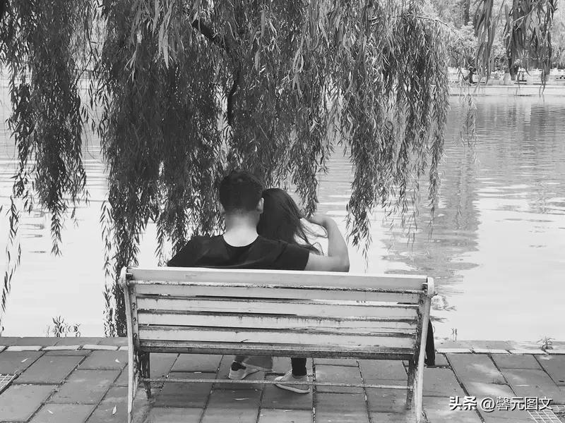 人只要动了情，就开始窝囊。不论今天你把话说的多狠，明天一醒来，还是很喜欢他，一场