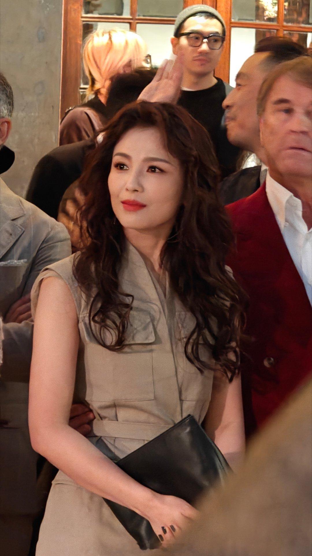 #刘涛活动状态##刘涛活动生图#咱就是说刘涛这也太漂亮了吧，这状态真的太好了，姐