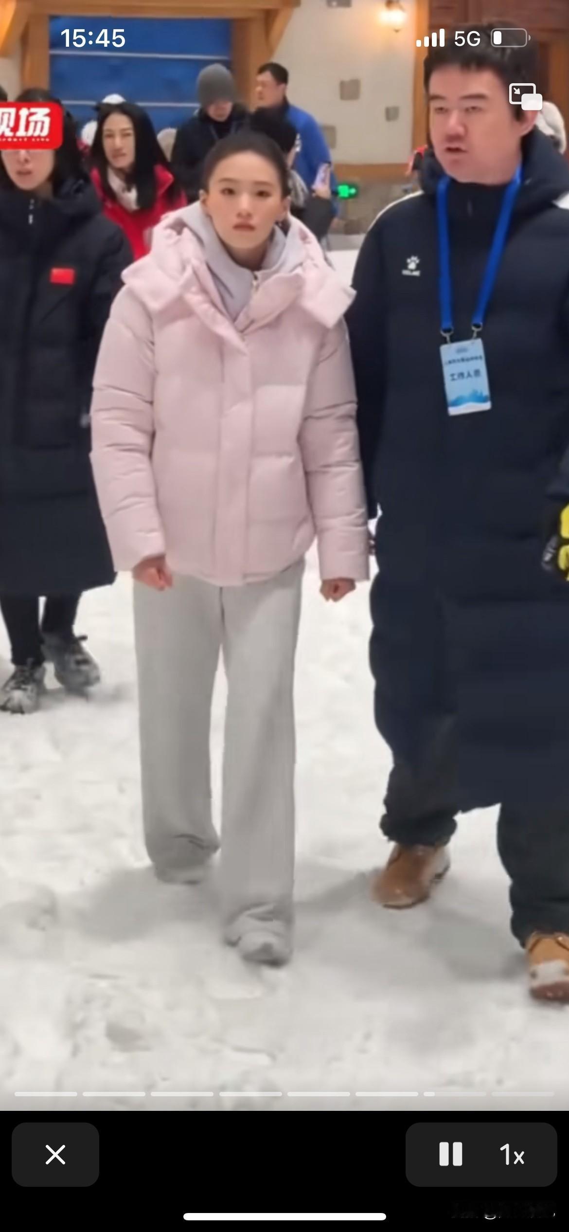 陈芋汐也来给冰雪项目打卡，证明了她也有这个实力，可以说是最好的运动员，
永远都是