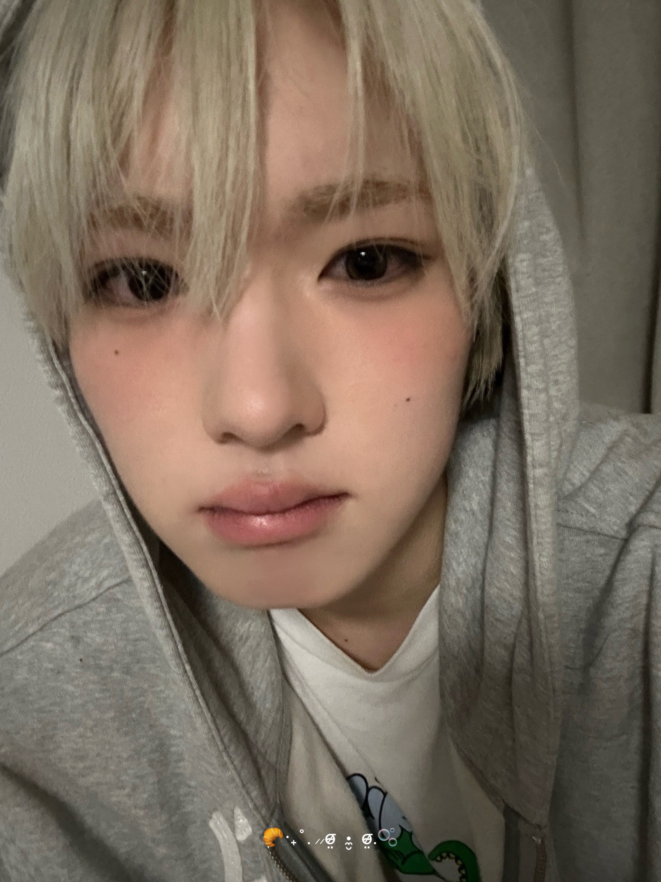 自拍来啦🤳🥐‧₊˚. ⸝⸝σ̴̶̷̤  •̼̮  σ̴̶̷̤.🫧咲哉泡泡