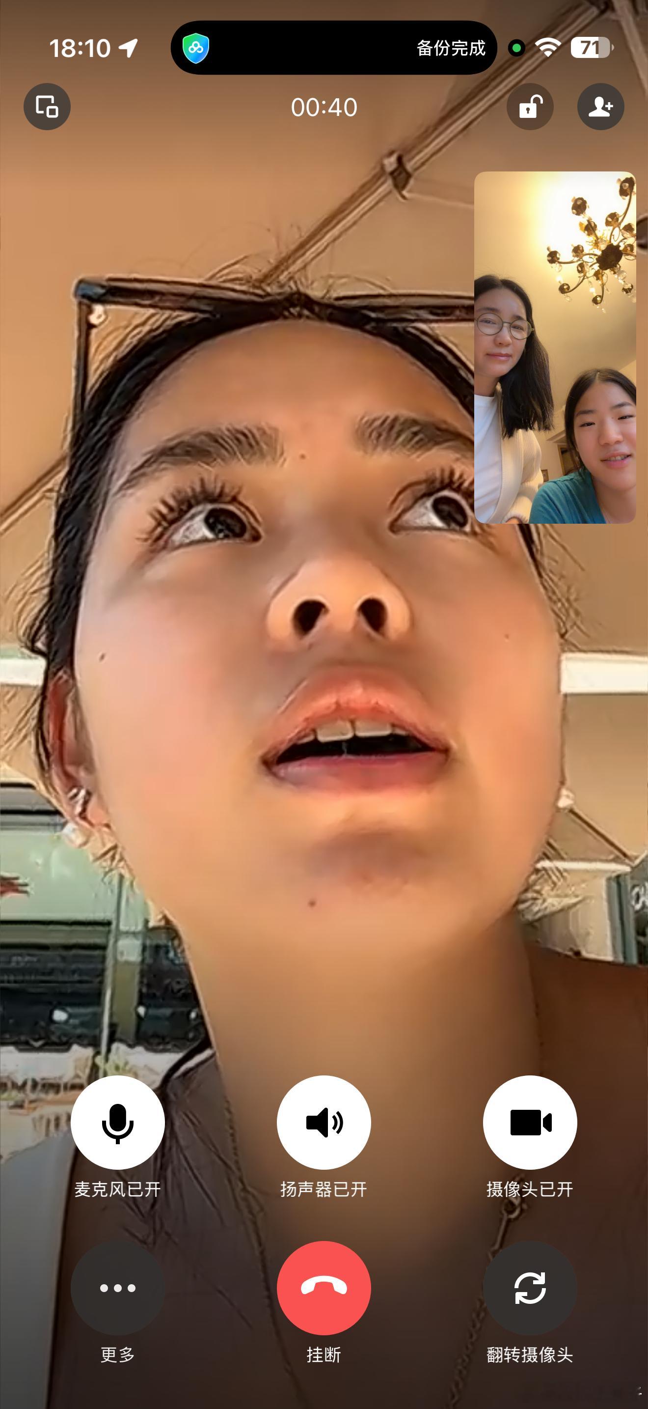 大姐和朋友在摩纳哥维斯塔潘楼下喝咖啡，她跟我说：妈妈，你以后可以来摩纳哥养老，这