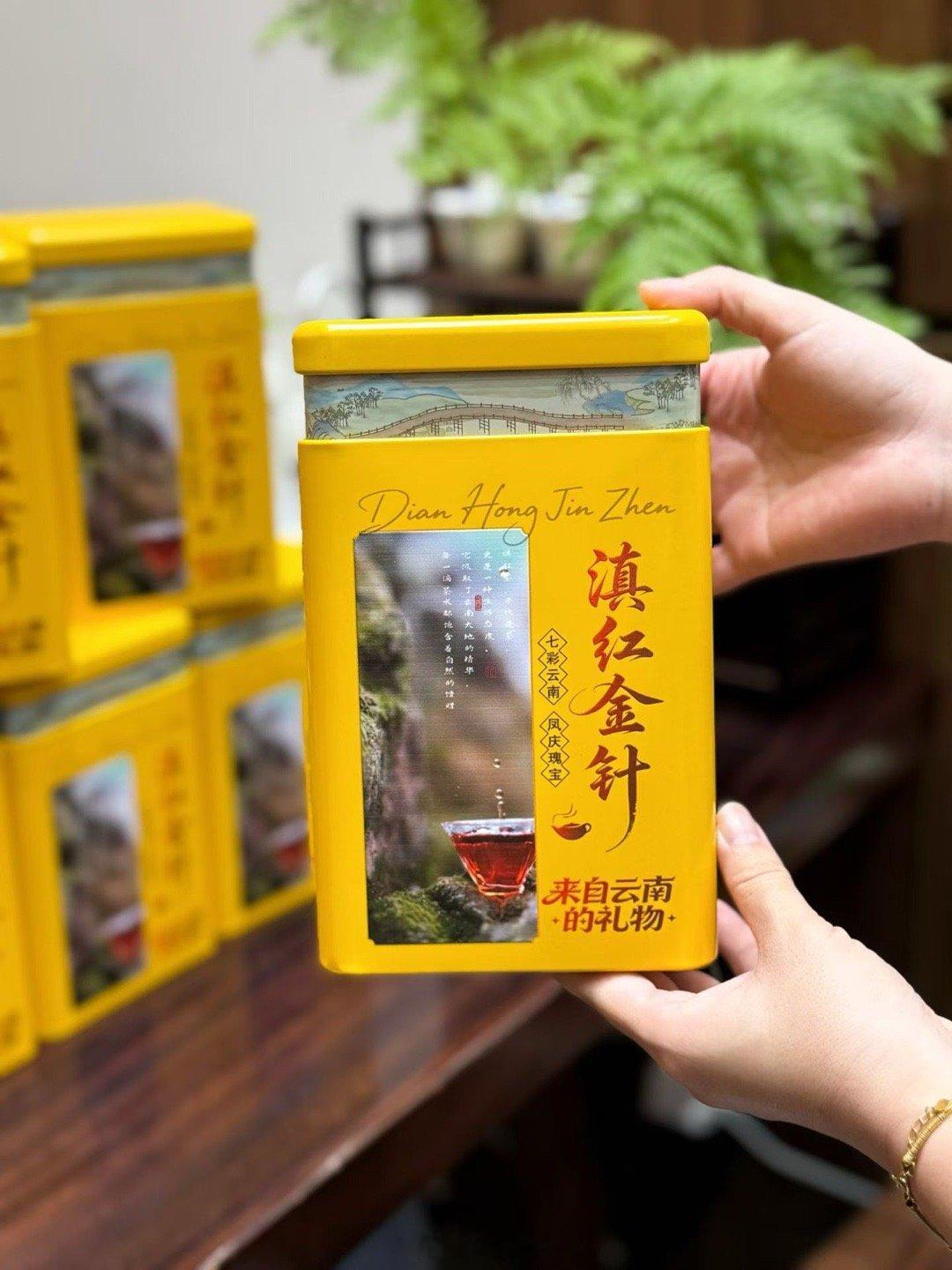 滇红金针琥珀茶汤，蜜香鲜活，茶汤柔滑，回甘缓缓入心。 