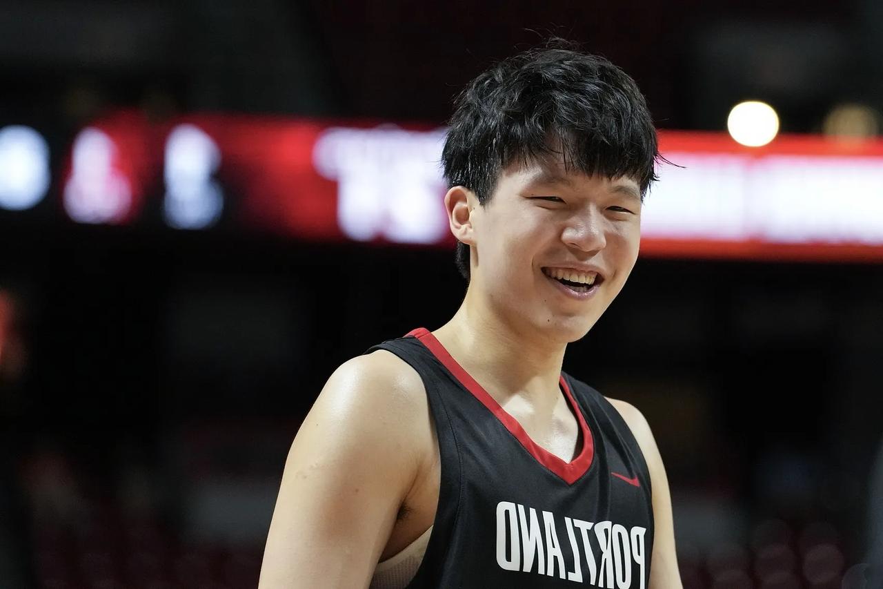 不比不知道，一比吓一跳！

杨瀚森——夏联最高拿到15分；

易建联——夏联最高