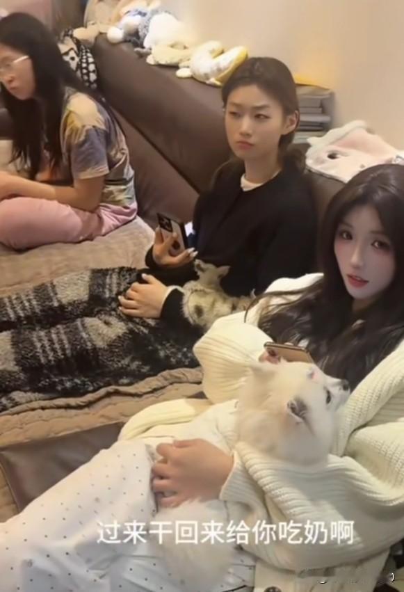 真气人！ 你们都坐那儿等我吃奶啊！

母亲是一个职场女性，年底了，单位很忙，这天