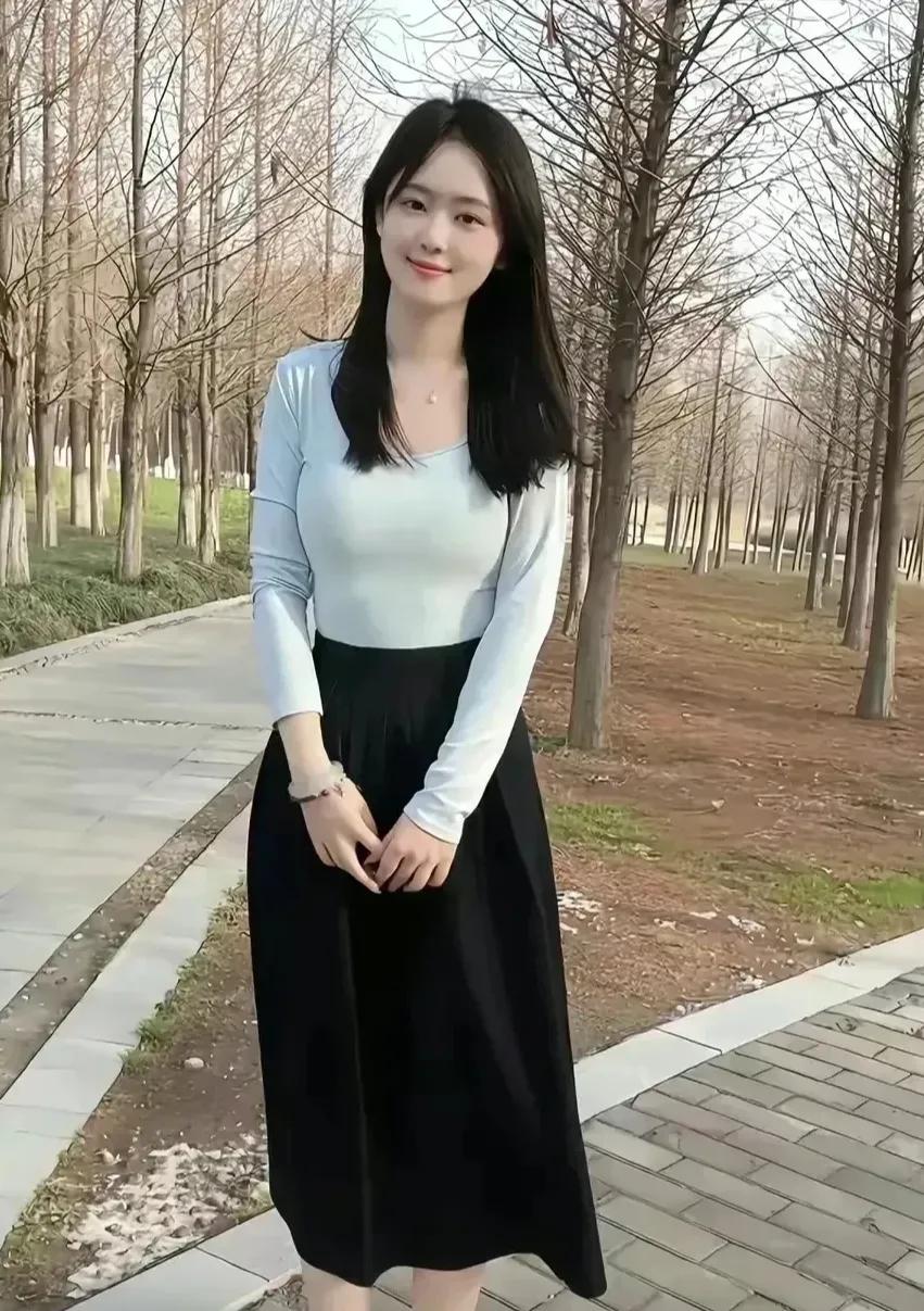 32岁的女儿，大学毕业已有9年，却始终未能找到心仪的伴侣。作为母亲，她的忧愁如影