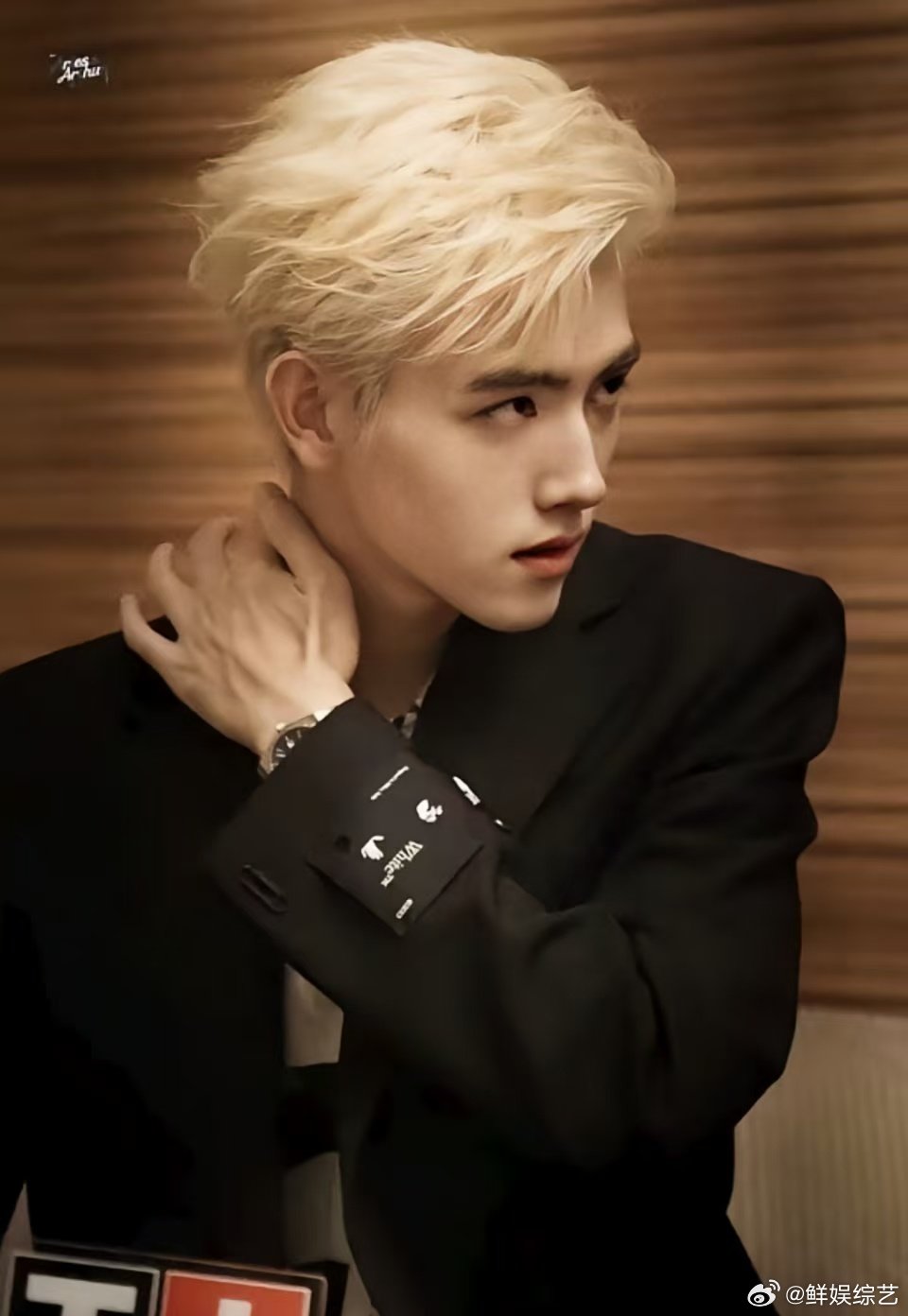 陈飞宇染回金发了陈飞宇金发限时返场 陈飞宇金发帅的很安心陈飞宇李峋发色限时返场