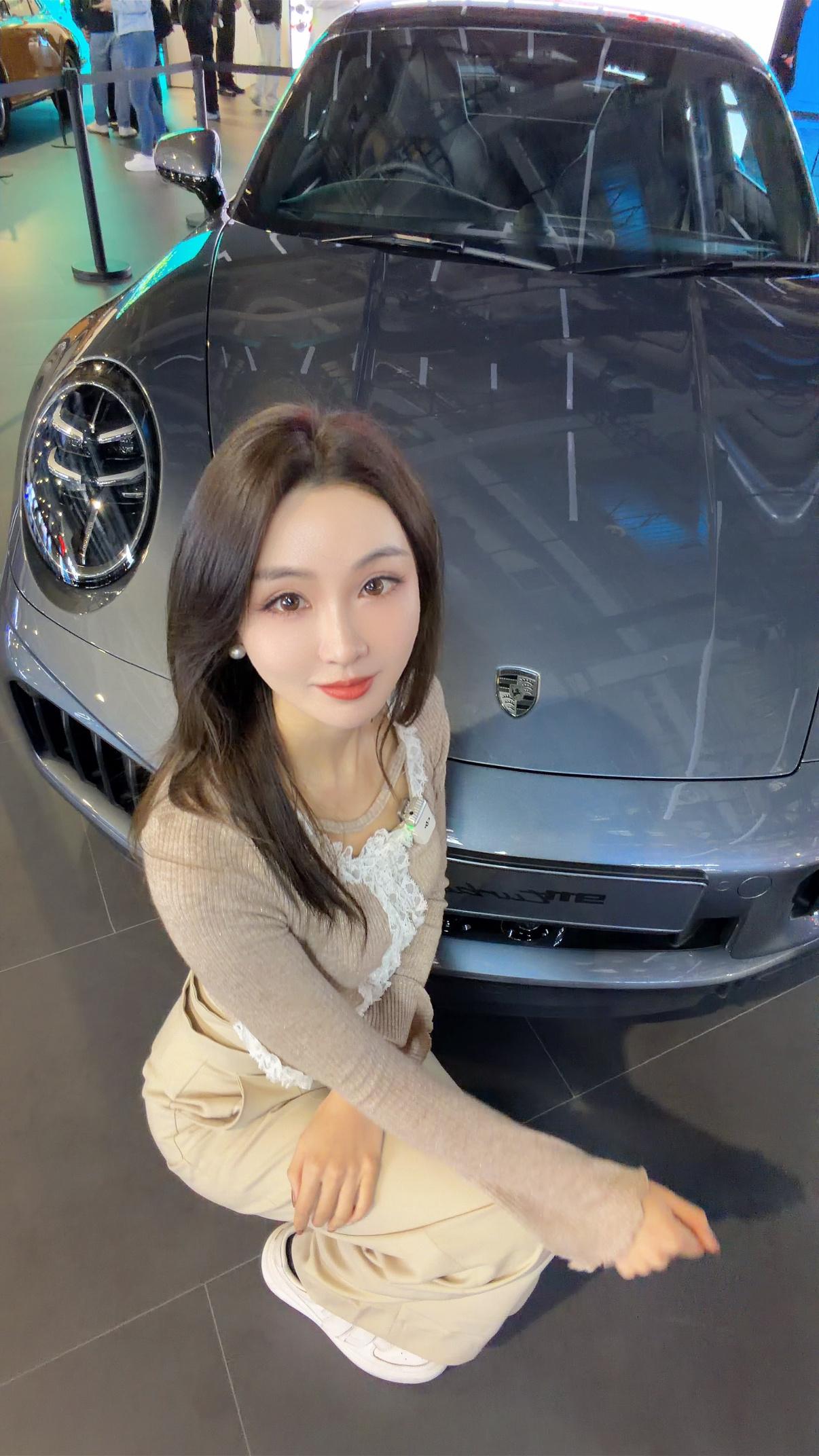 全新保时捷911 Turbo S
性能➕舒适均衡的无敌911
很帅很凶很快很多黑