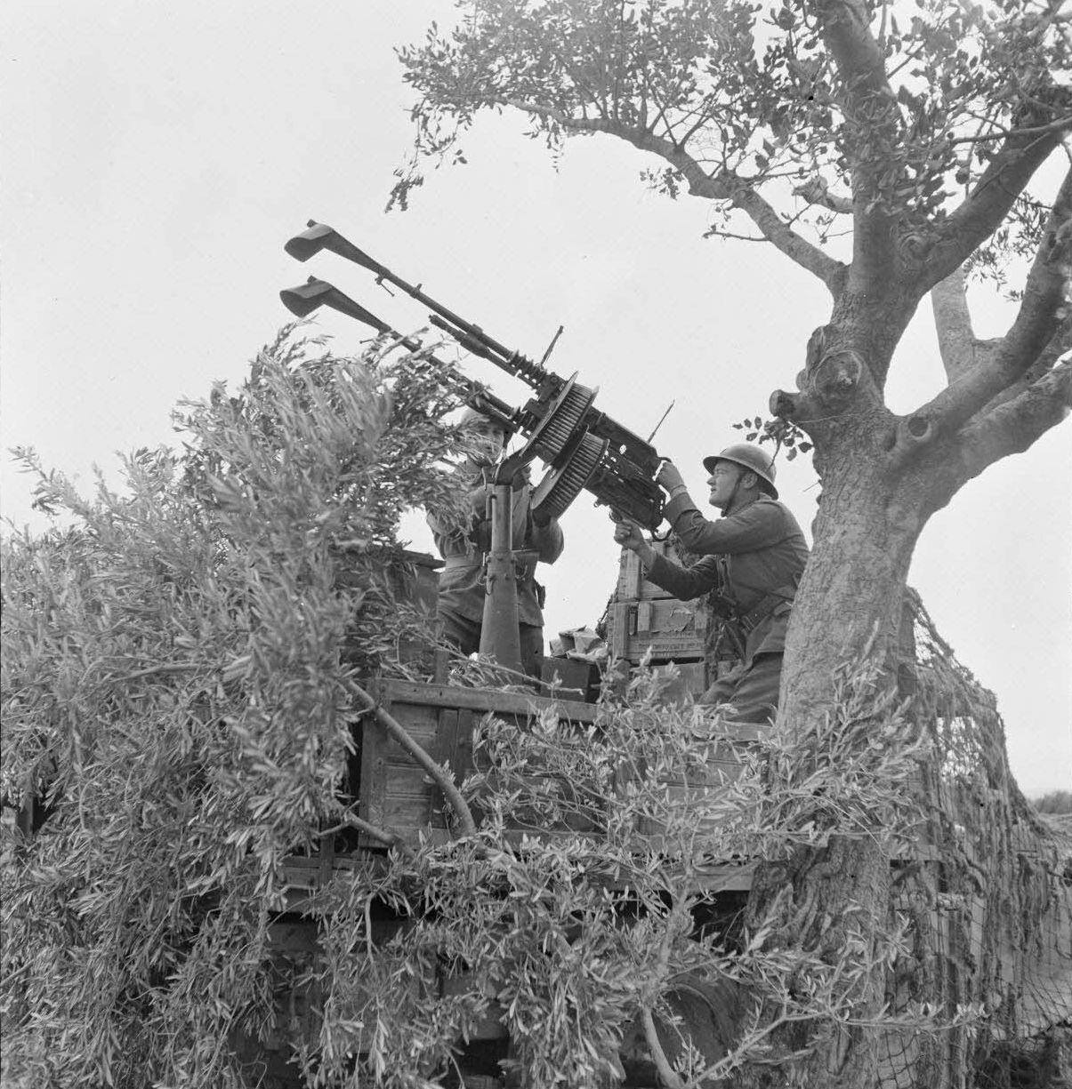 确实是法兰西“老枪”——1943 年，北非，布阿拉达地区。法国第 62 非洲炮兵