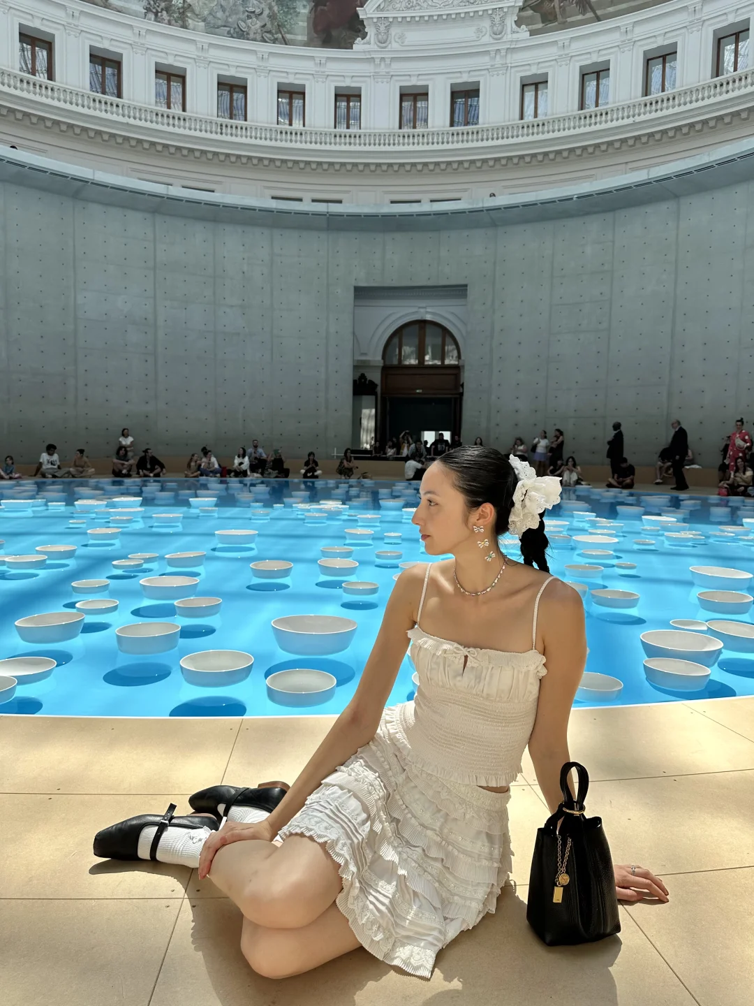 刚回巴黎行李都没放就来了... 💦