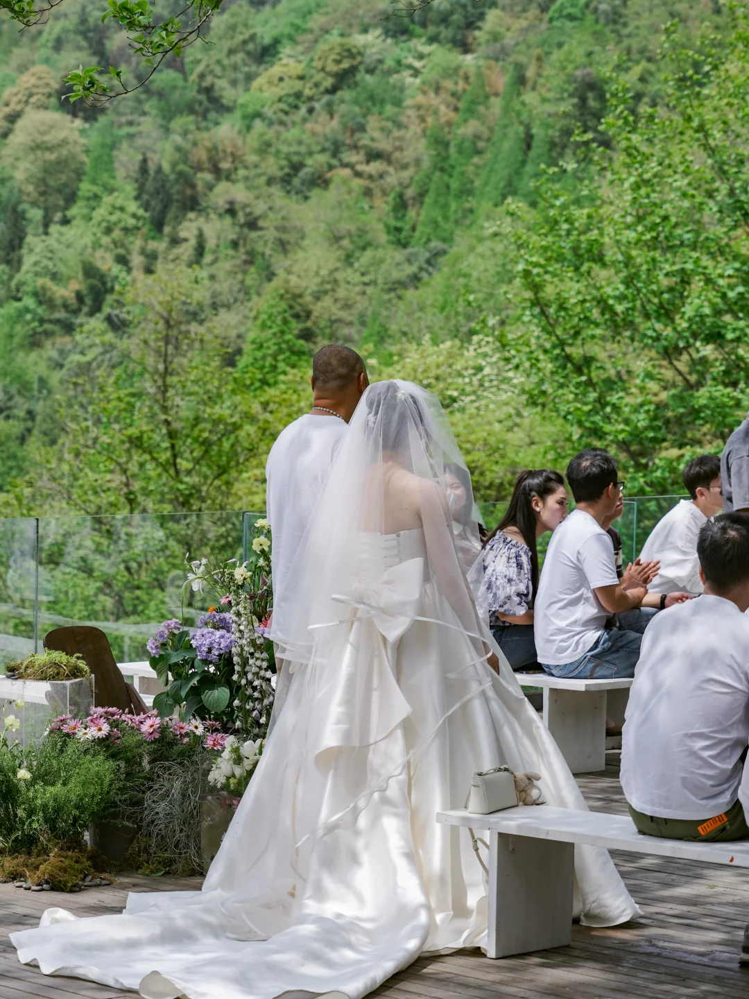 🌳把婚礼搬进大山森林里，才是终极浪漫吧