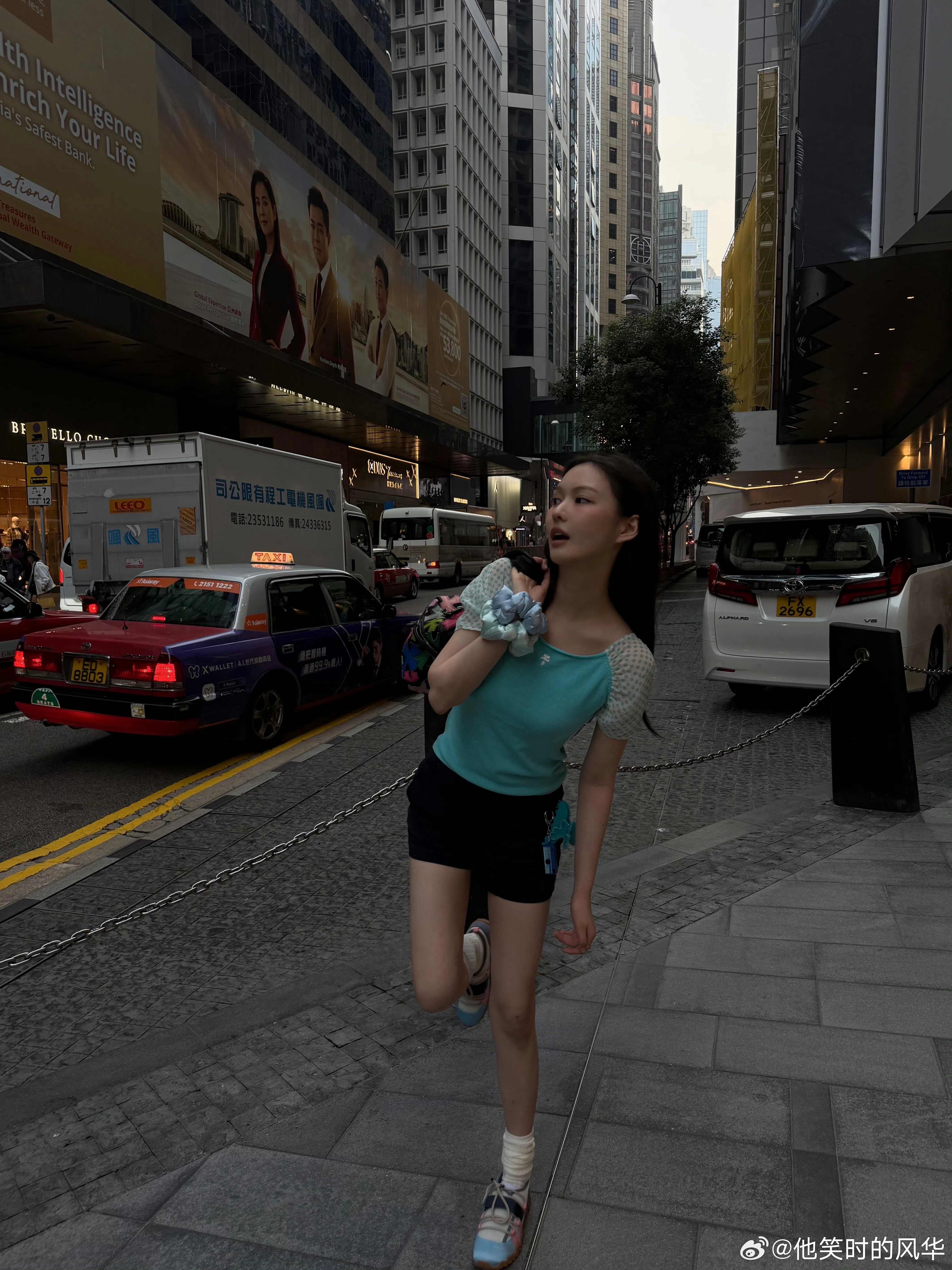 周子玄易梦玲秀场热聊内娱少有的马吉拉系长相 谁不爱这种同框！周子玄马吉拉系长相又