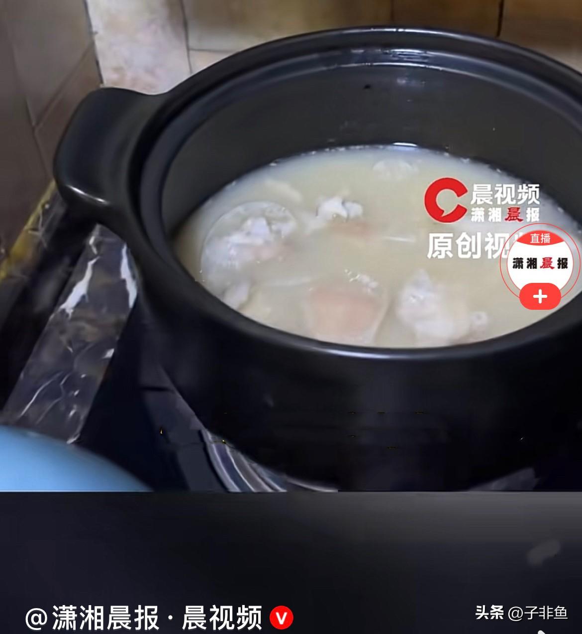 笑不活了……
近日，广东中山陈女士特意从清远佛冈带回当地特色特产臭屁醋，打算在家