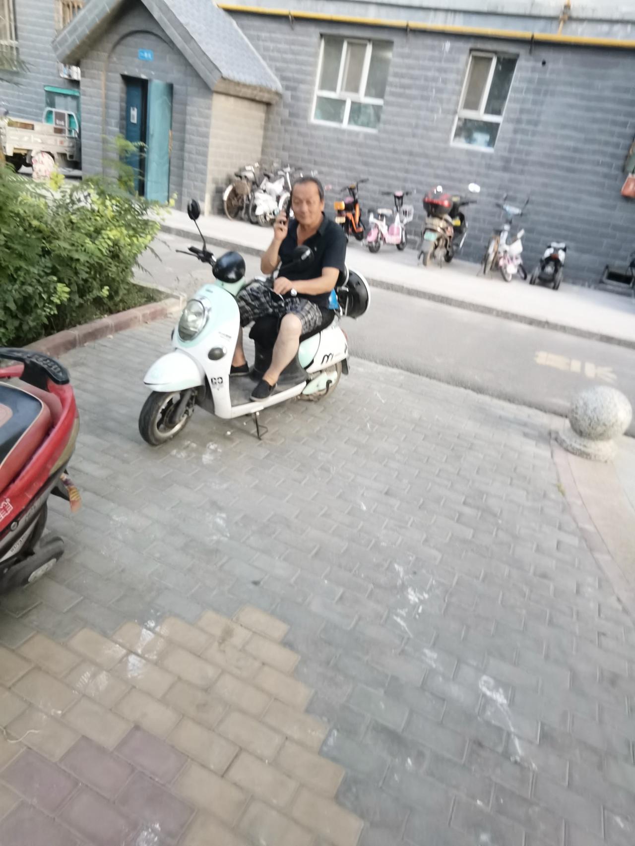 上联：无酒无肉无朋友，诚邀下联有礼有节有素质。