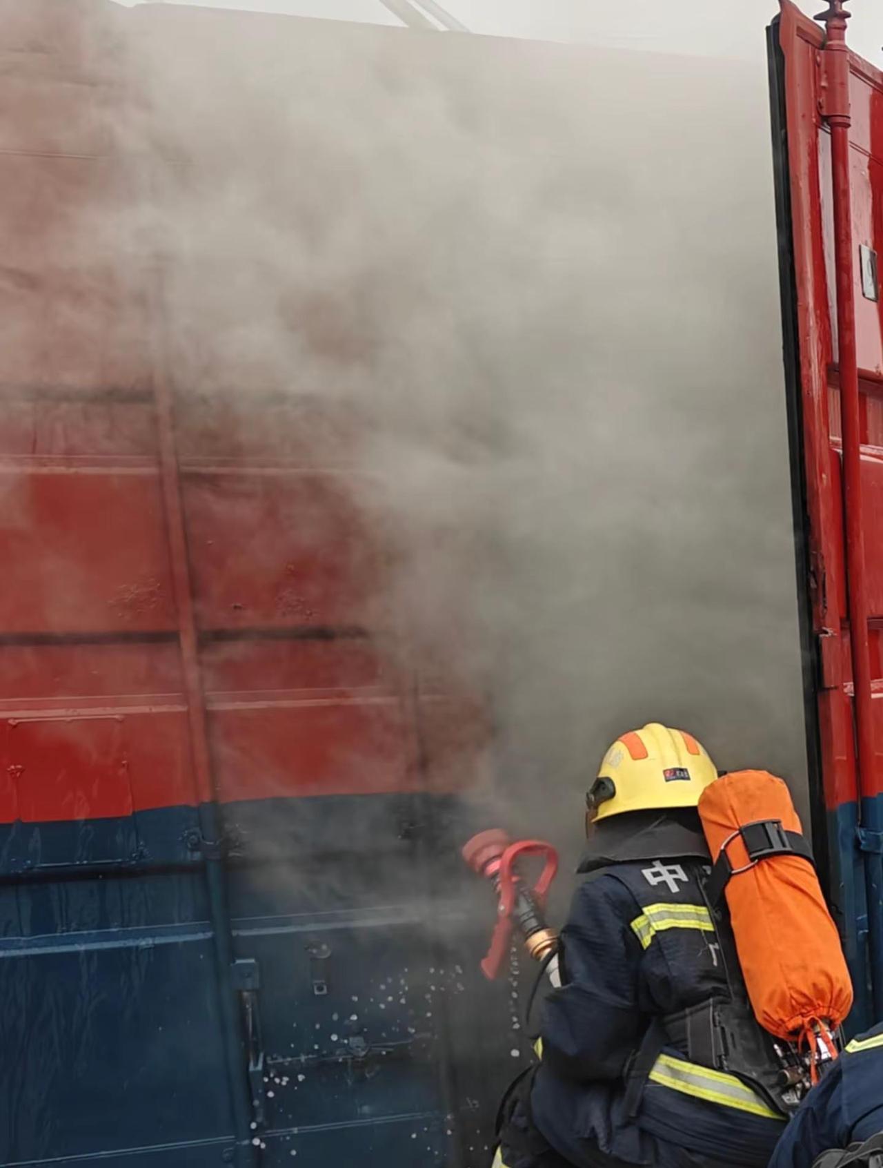 日复一日，年复一年 消防员 消防救援