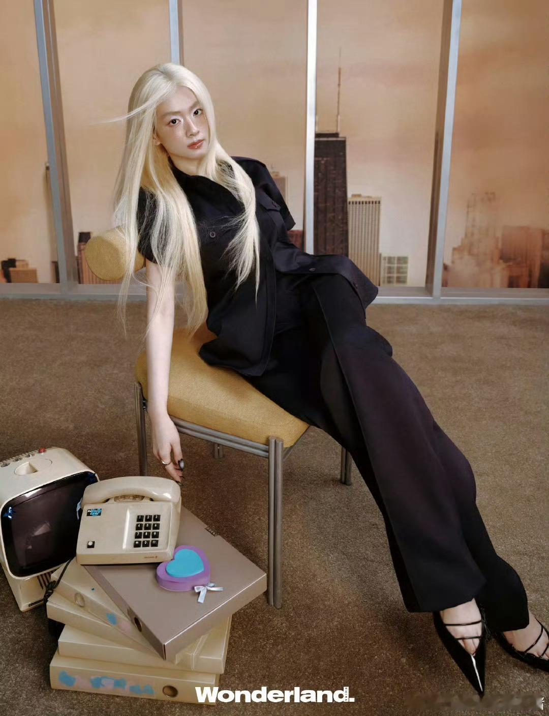 陈昊宇Wonderland封面来啦！新风格非常好看的造型