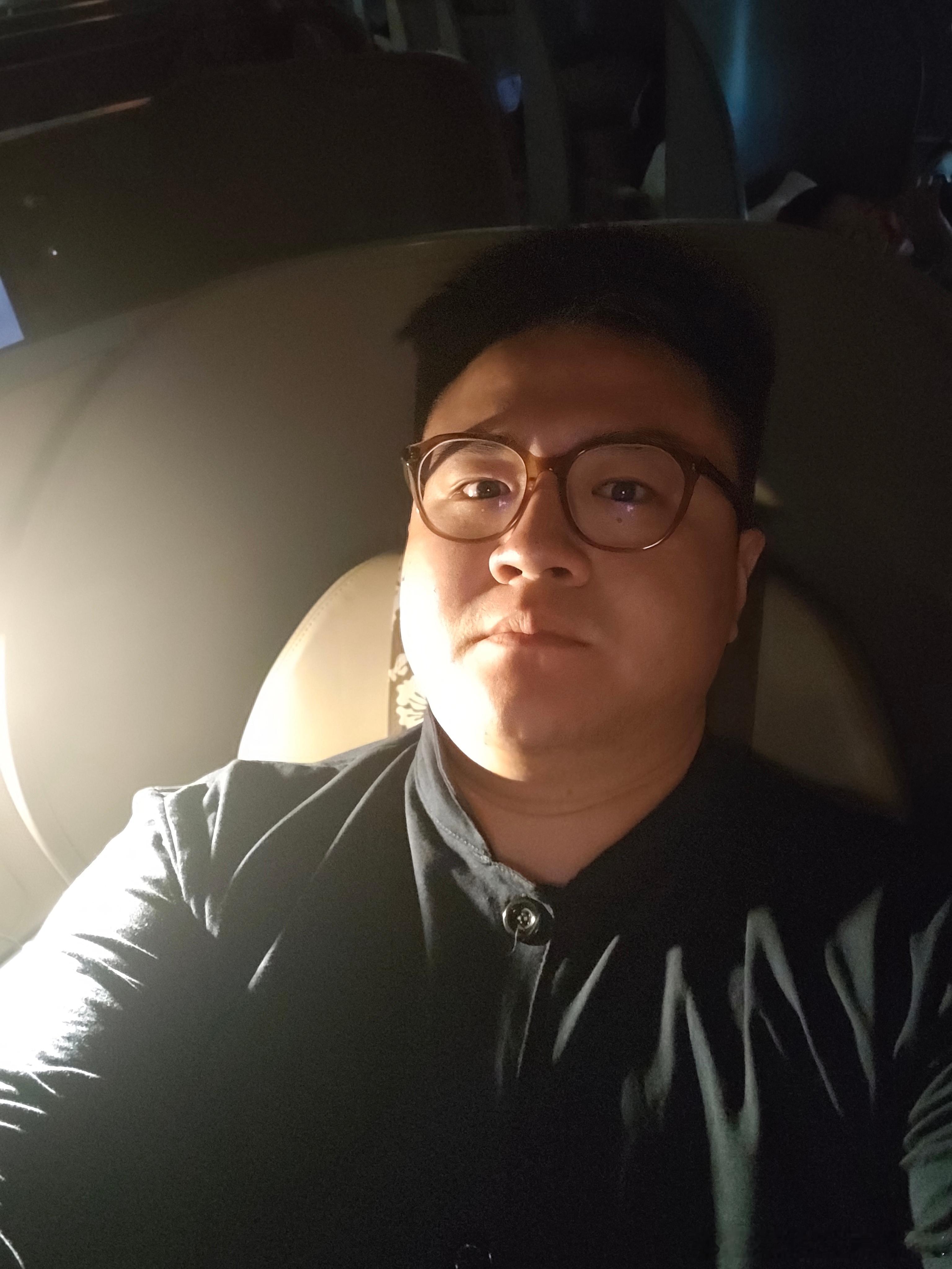 第一程阿姆斯特丹！我先晚安了朋友们！ 