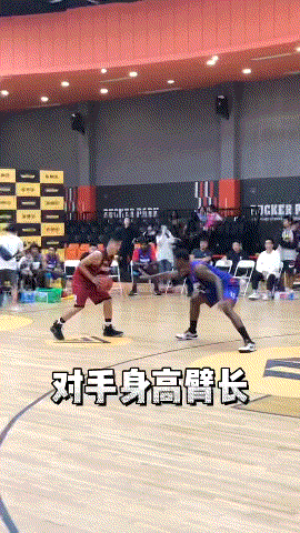 面对身高臂展比自己强的对手，你们会怎么办？[抠鼻]
小伙子还是太年轻了……
#超