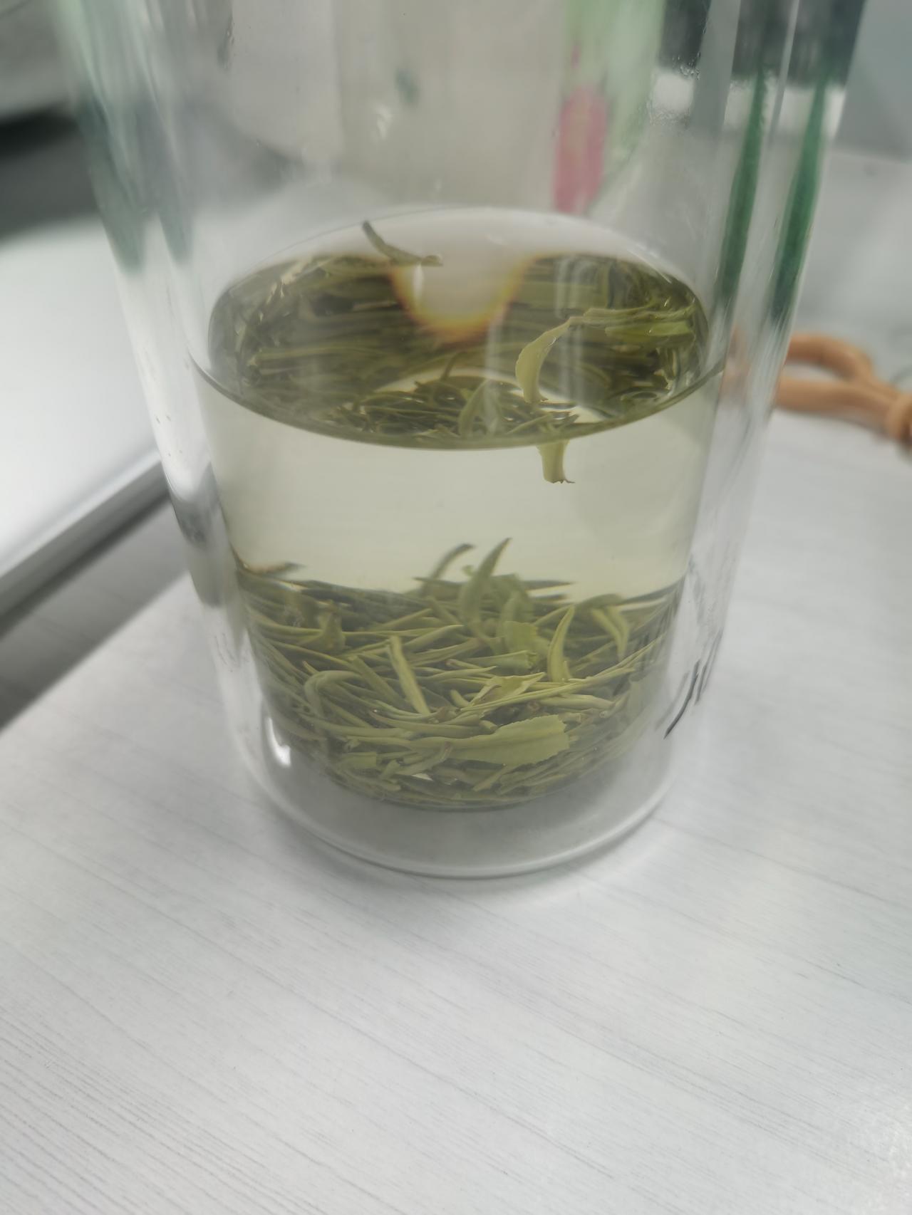 隔夜茶到底能不能喝？我经常和隔夜茶，有时候晚上泡一杯茶，忘喝了，第二天早上起来，