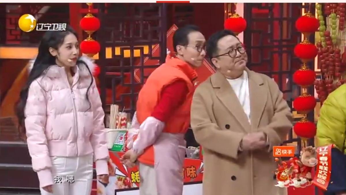巩汉林、邵峰、王振华、句号老友齐聚辽宁春晚！这几位老搭档重聚太有情怀了。小品《夜