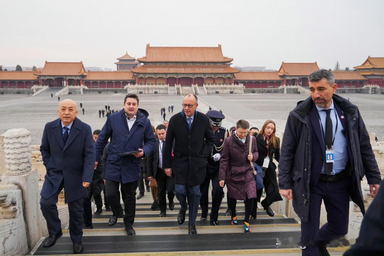 墨茨见识了什么是大国。
参观故宫应该给他一定的震撼。