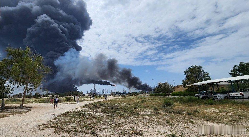 【美以空袭了伊朗波斯湾拉万岛上的拉万炼油厂】中东局势伊朗接受停火提议 目前，该炼