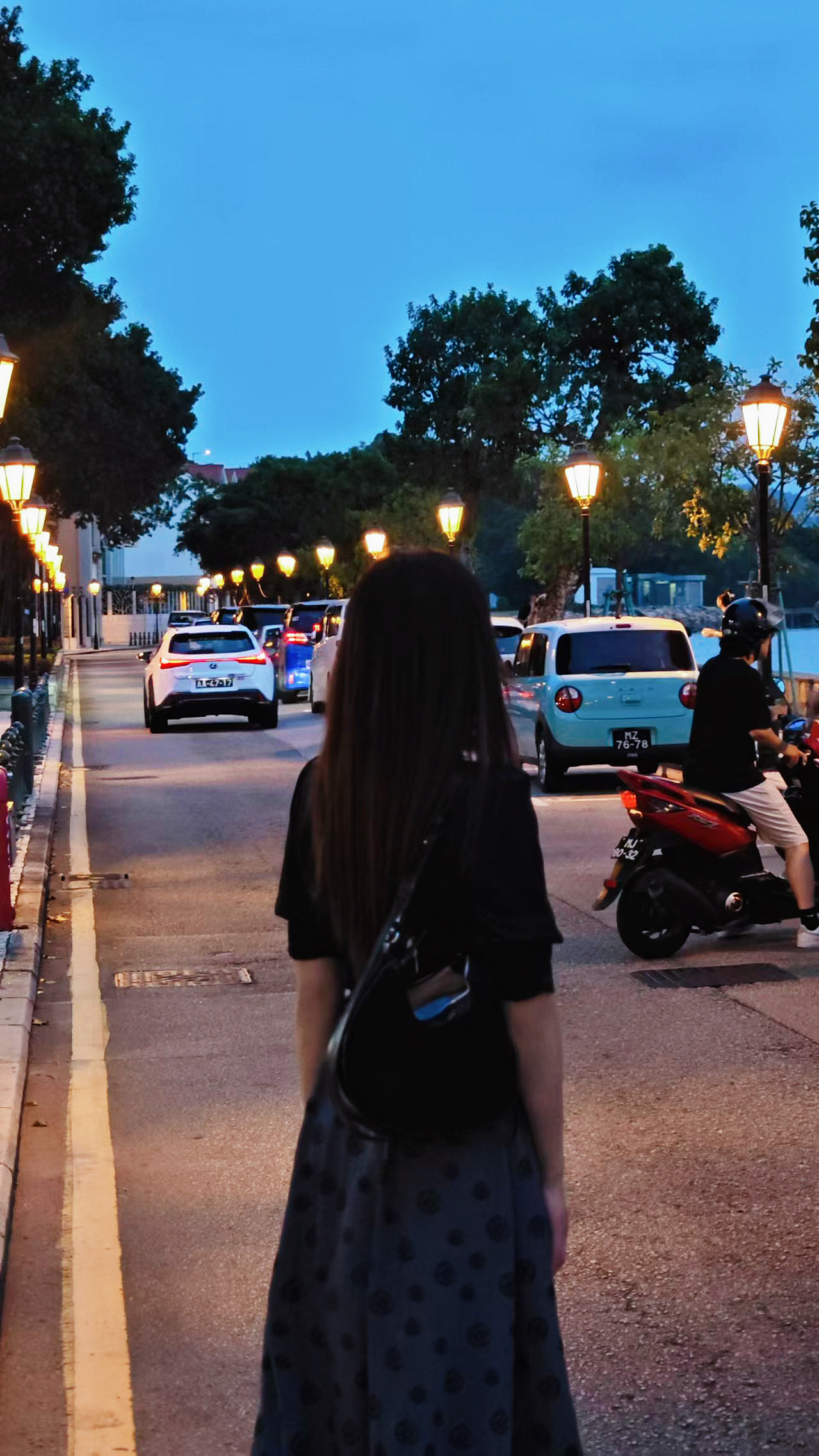 嫁给谁，其实最终都是嫁给自己，嫁给你当年的认知、你的缺口，嫁给你当时在那个年纪所