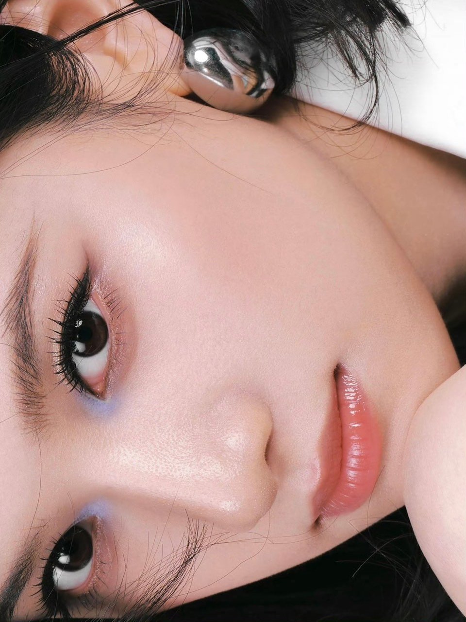 张婧仪紫色高光眼妆张婧仪紫色截断眼妆紫色高光眼妆，震撼美貌 