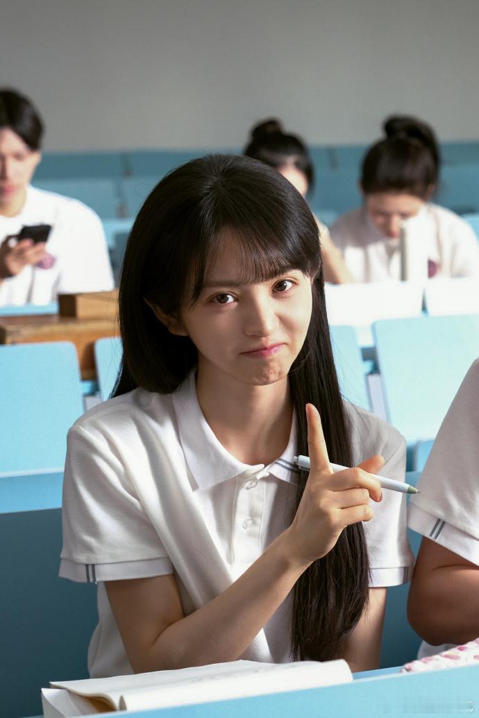 田曦薇天才女友角色热度破亿天才女友🪐黑马角色强势出圈，林知夏热度破亿实至名归，