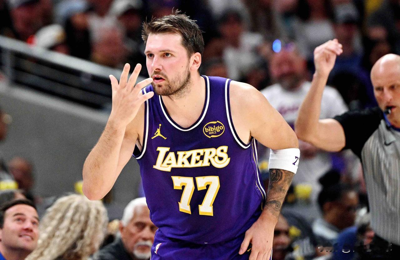 东契奇效率真高啊

数据博主Stat统计，东契奇是NBA历史上唯一一位单场砍下7