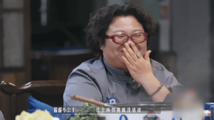 被谢霆锋淘汰选手选择复仇三十年河东，三十年河西，美食综艺也是迎来了这样精彩的抓马