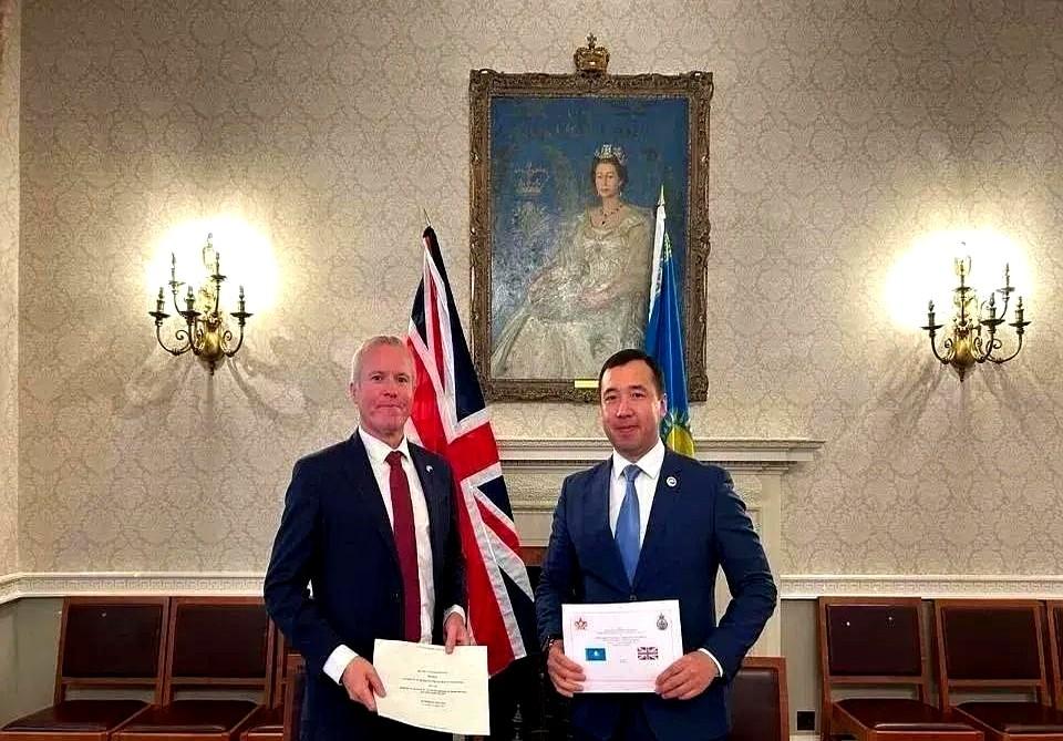 哈萨克斯坦这是要步乌克兰之后尘，据报道，英国与哈萨克斯坦签署了军事合作计划，包括
