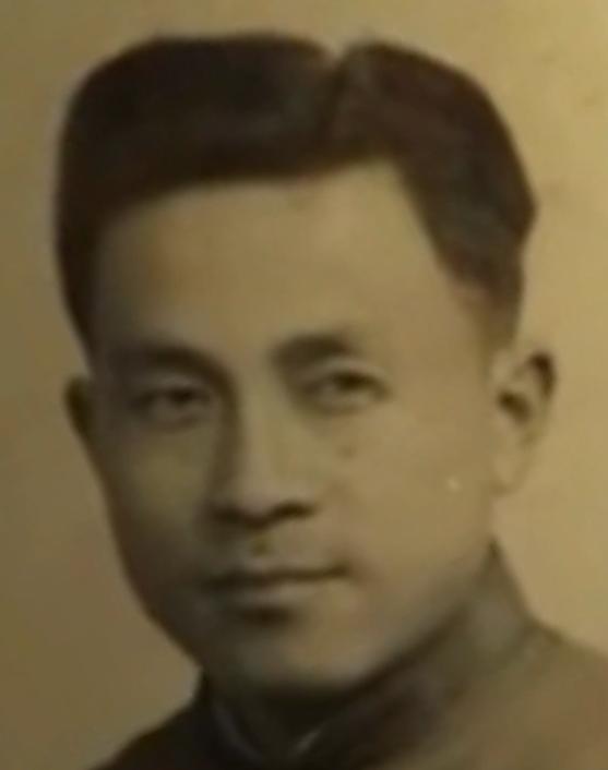 1938年，一个日本军官到华东照相馆送来两卷胶卷冲洗，罗瑾在冲洗时发现其中有多张