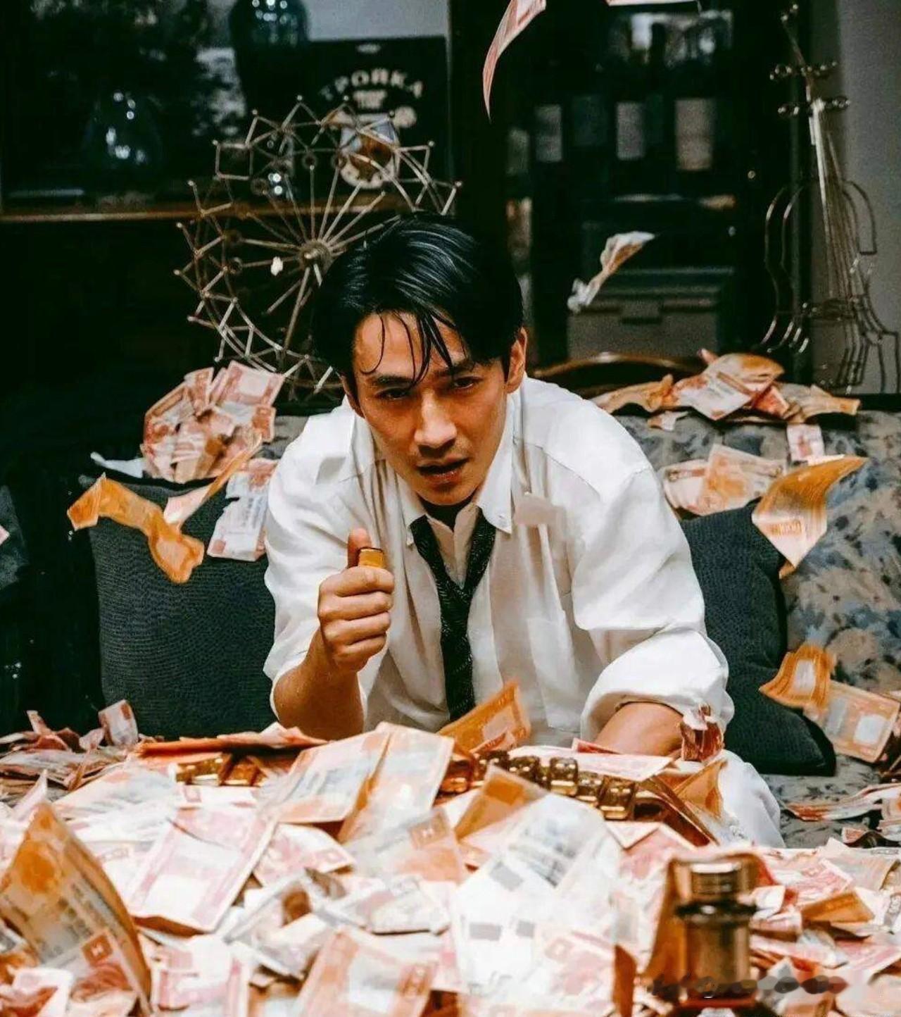我老公气鼓鼓地说，

下次再也不想看到“三级片”这三个字了！

我问为啥，他说有