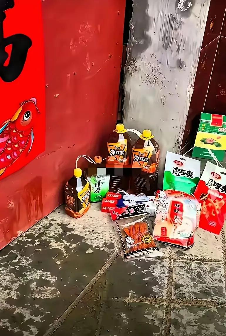 网友:
谈恋爱一年，第一次上门见女朋友父母，买这些东西够吗？还需要点什么？[wh