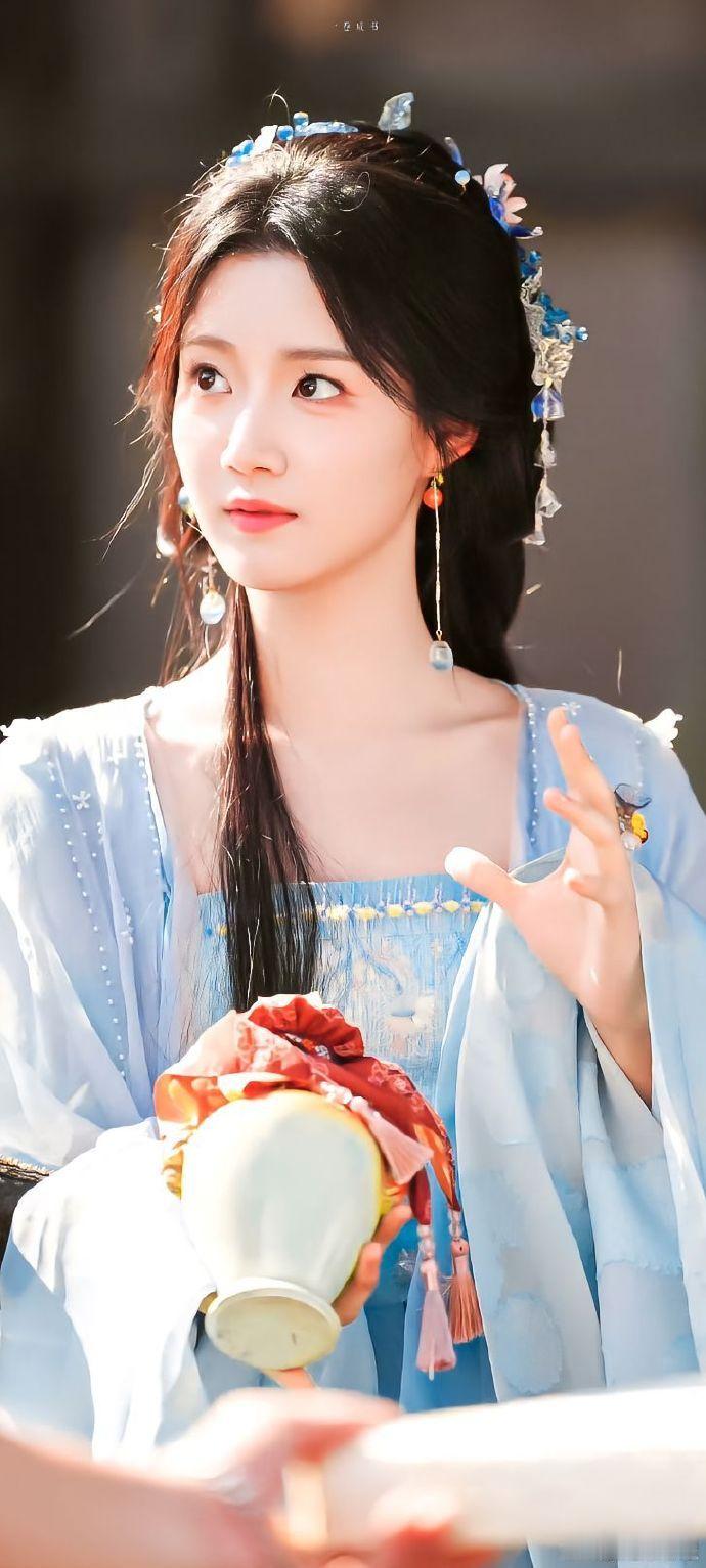 卢昱晓说看到入青云破万眼眶红了 跟朋友在👖二刷明意名场面，刚好刷到她眼眶红的视