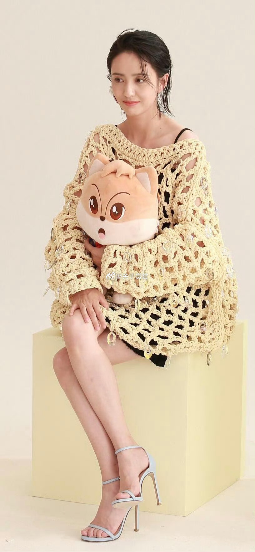 佟丽娅早期拍摄松弛感狠狠拿捏 