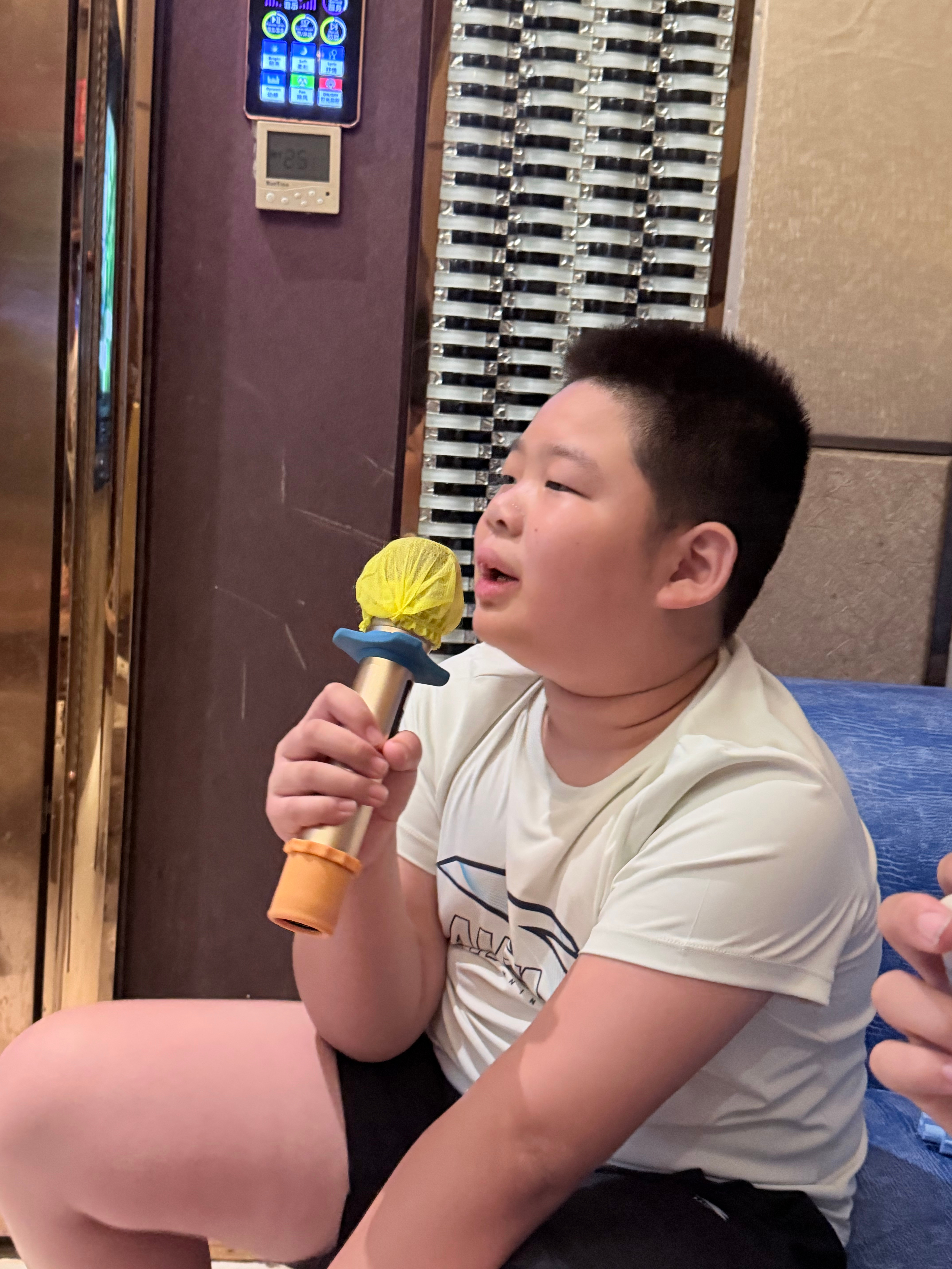 小孩哥也挺好玩
