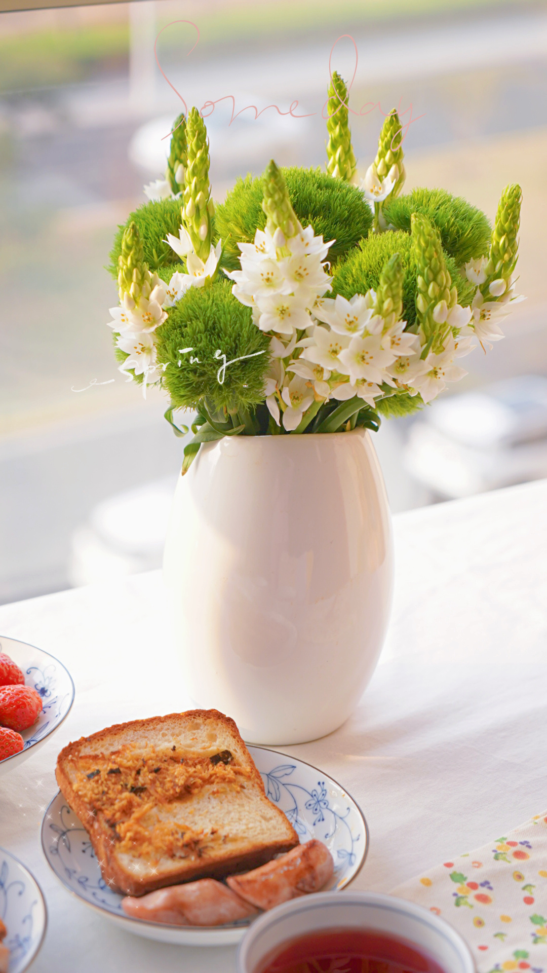 早安早餐🌿🌿🌿今日早餐肉松吐司面包、葡萄汁、蓝莓草莓橘子🍊！今天周三了，