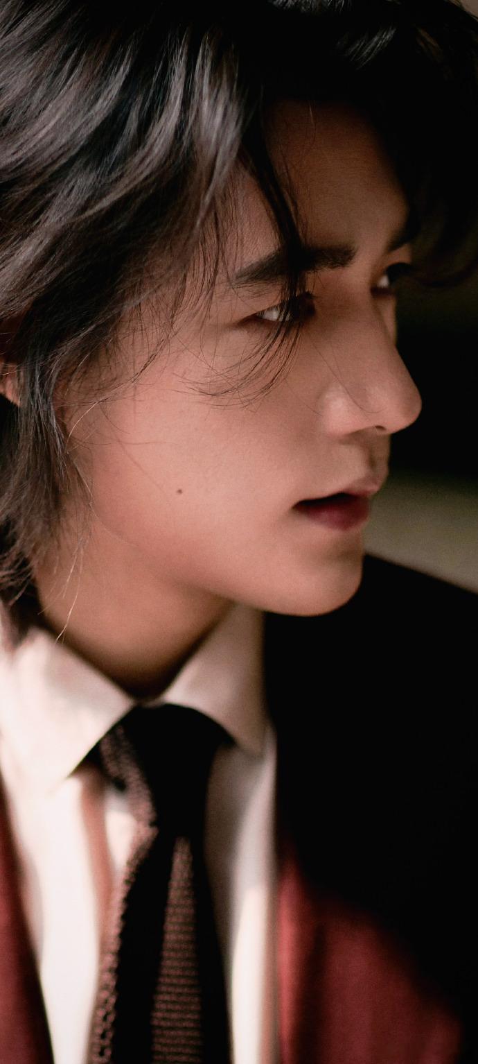 红衣此沙我狠狠笑纳了红衣此沙这波属于视觉暴击！救命这男人太会了[舔屏] ​​​