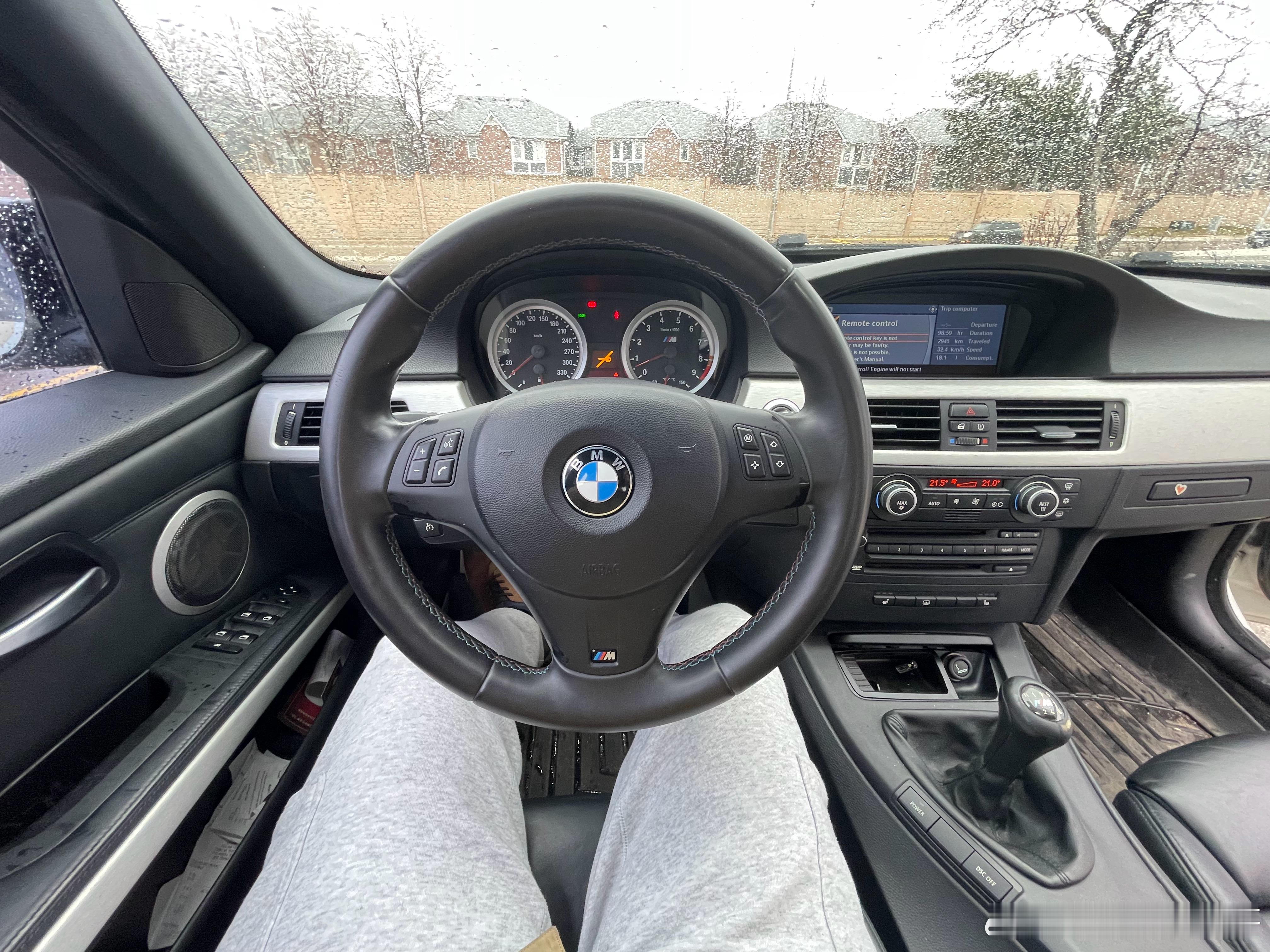 为什么现在我不写车评了呢？有很多原因。虽然我在加拿大，但面向的群众还是在国内，很