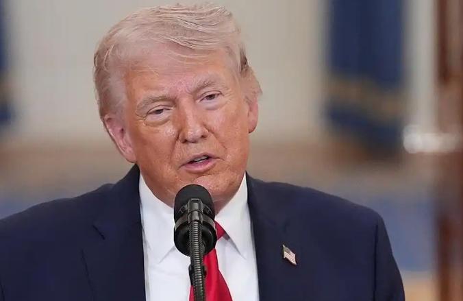 一个超级大国总统，正在认真考虑“炸毁整个国家”。
 
特朗普给出的选项只有三个：