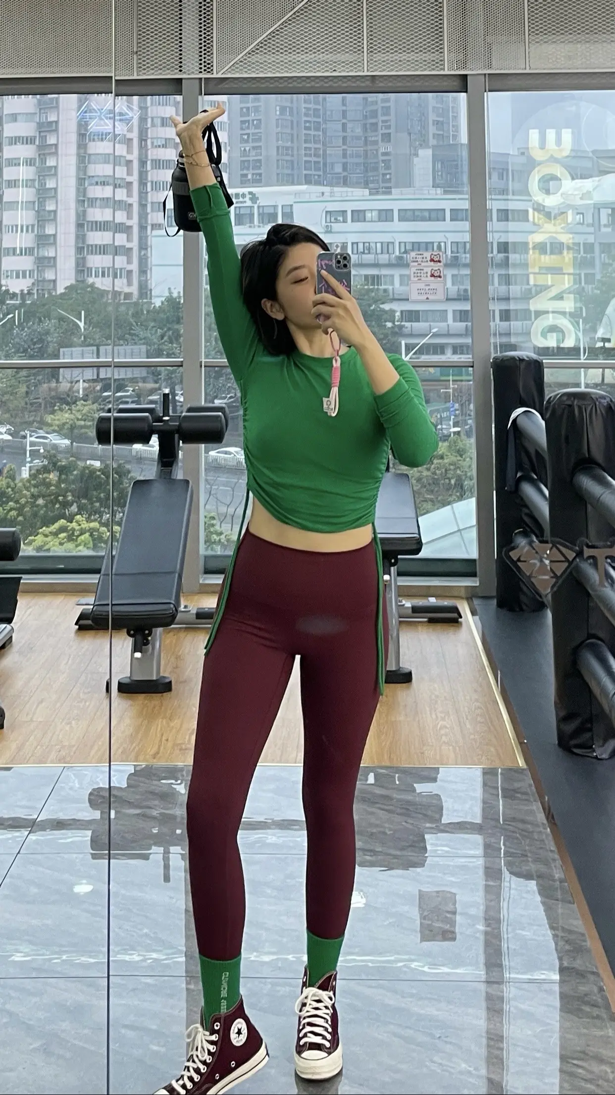 活得越来越不像自己了！像你女朋友😜。