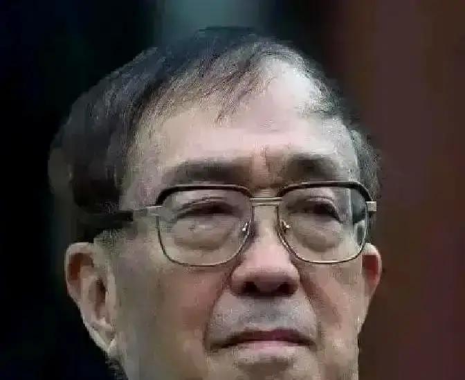 四个孩子三个智障，健康长子59岁先走
 
谢晋把苦难拍成电影，却没能躲开自己的剧