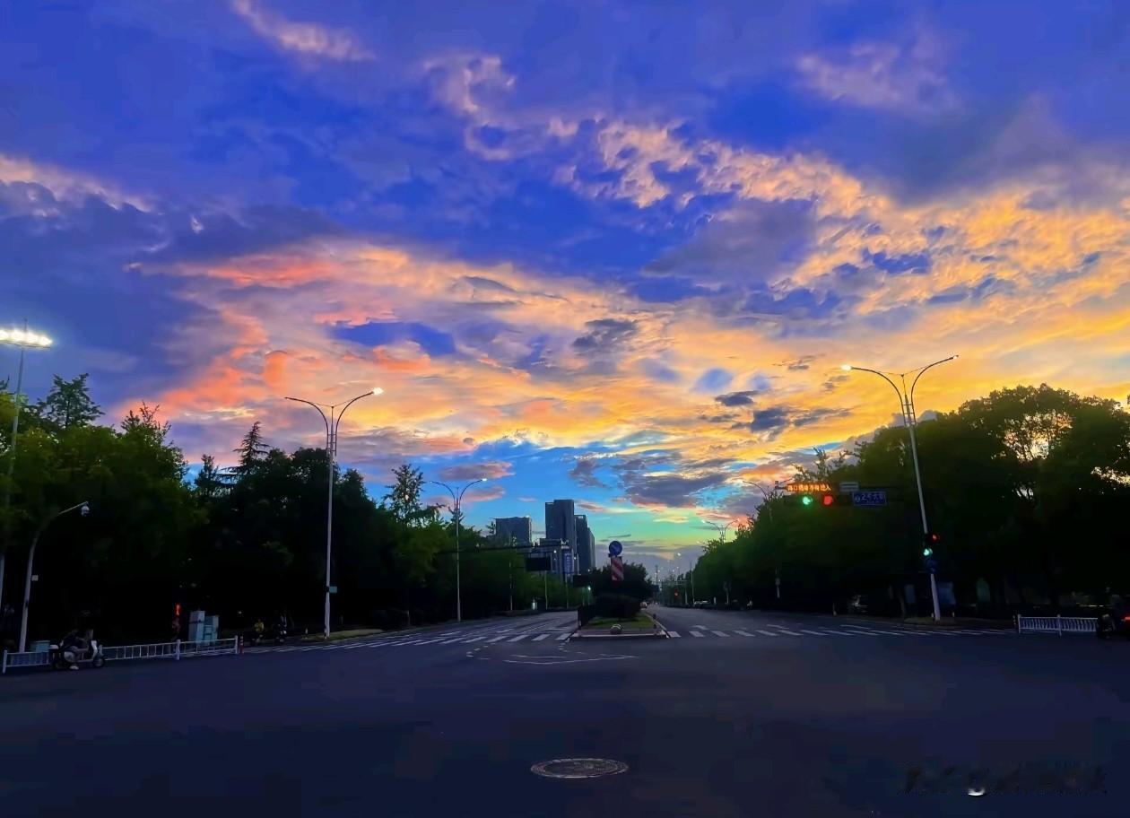 城市天际线的浪漫瞬间