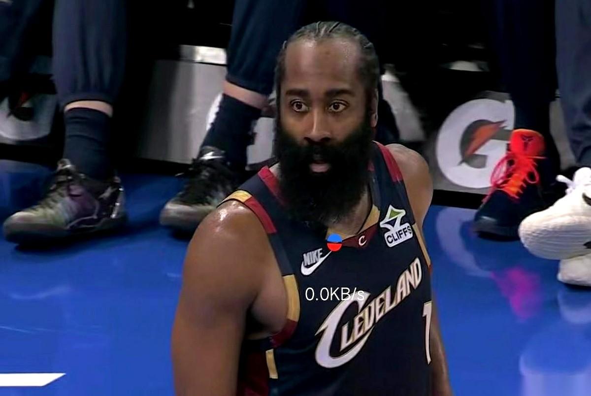 骑士126-113轻取猛龙，这季后赛开门红，打得对方一点脾气都没有。
米切尔一拿