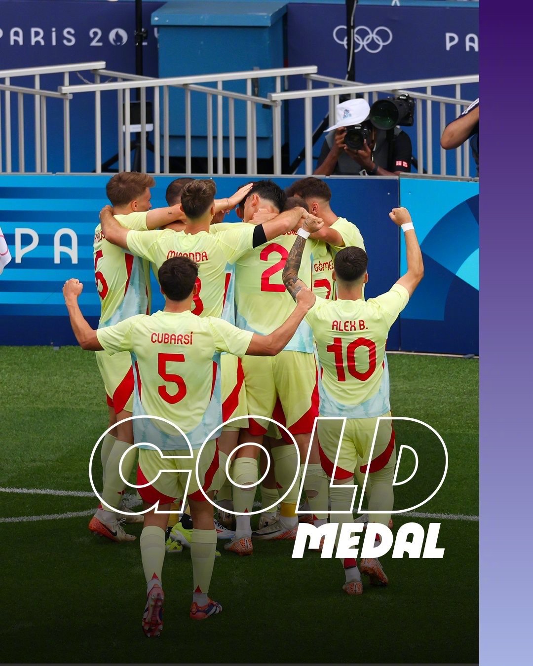 #巴黎不说再见#从塞纳河畔到埃菲尔铁塔下，这届巴黎奥运会我们共同见证了无数精彩瞬